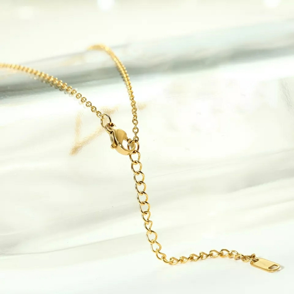 Initial C 18k gold plated initial necklace - Picture 6 of 6